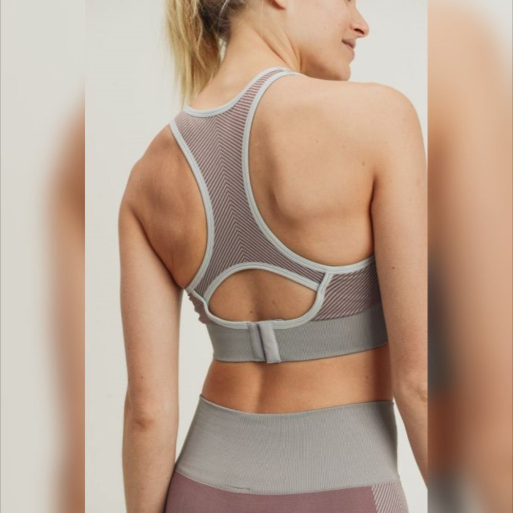 Chevron Track Seamless Hybrid Racerback Sports Bra - Picture 3 of 7